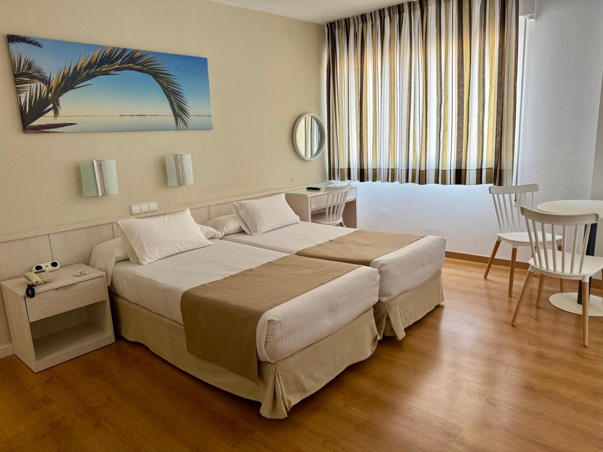 Hotel Neptuno سان بيذرو ذيل بيناتا الغرفة الصورة